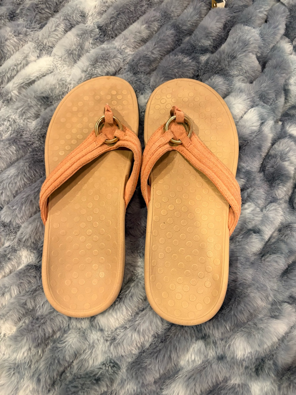 Vionic Tide Aloe Peach Suede Flip Flop with Gold O-Ring  Accent